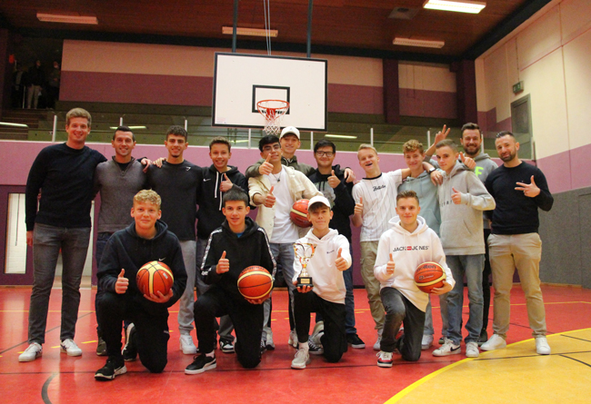 GSO Basketballteams Schüler und Lehrer