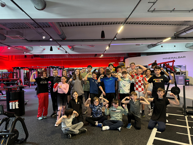 Schüler in Fittnesstudio