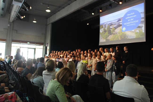 Chor singt vor Publikum im AudiMax