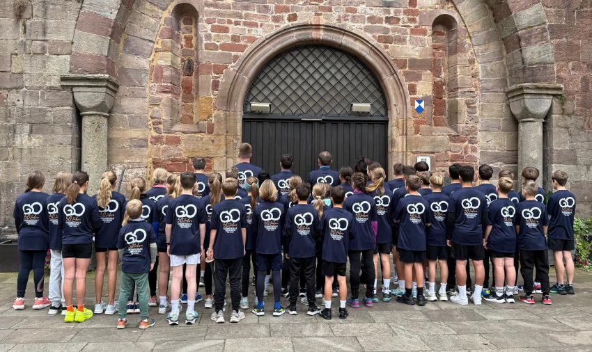 neues Logo auf Trikots beim Lollslauf